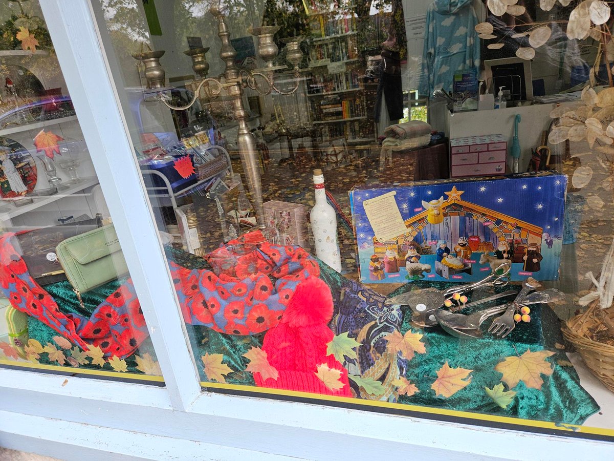 ChartwellCancer's tweet photo. The Chartwell Cancer Trust Charity Shop in Tatsfield has received some lovely donations, perfect for the Christmas season! From children’s toys and books to games and unique gift ideas, there’s something for everyone. Pop by, discover amazing bargains and support a great cause! https://t.co/iJkFmY2piW