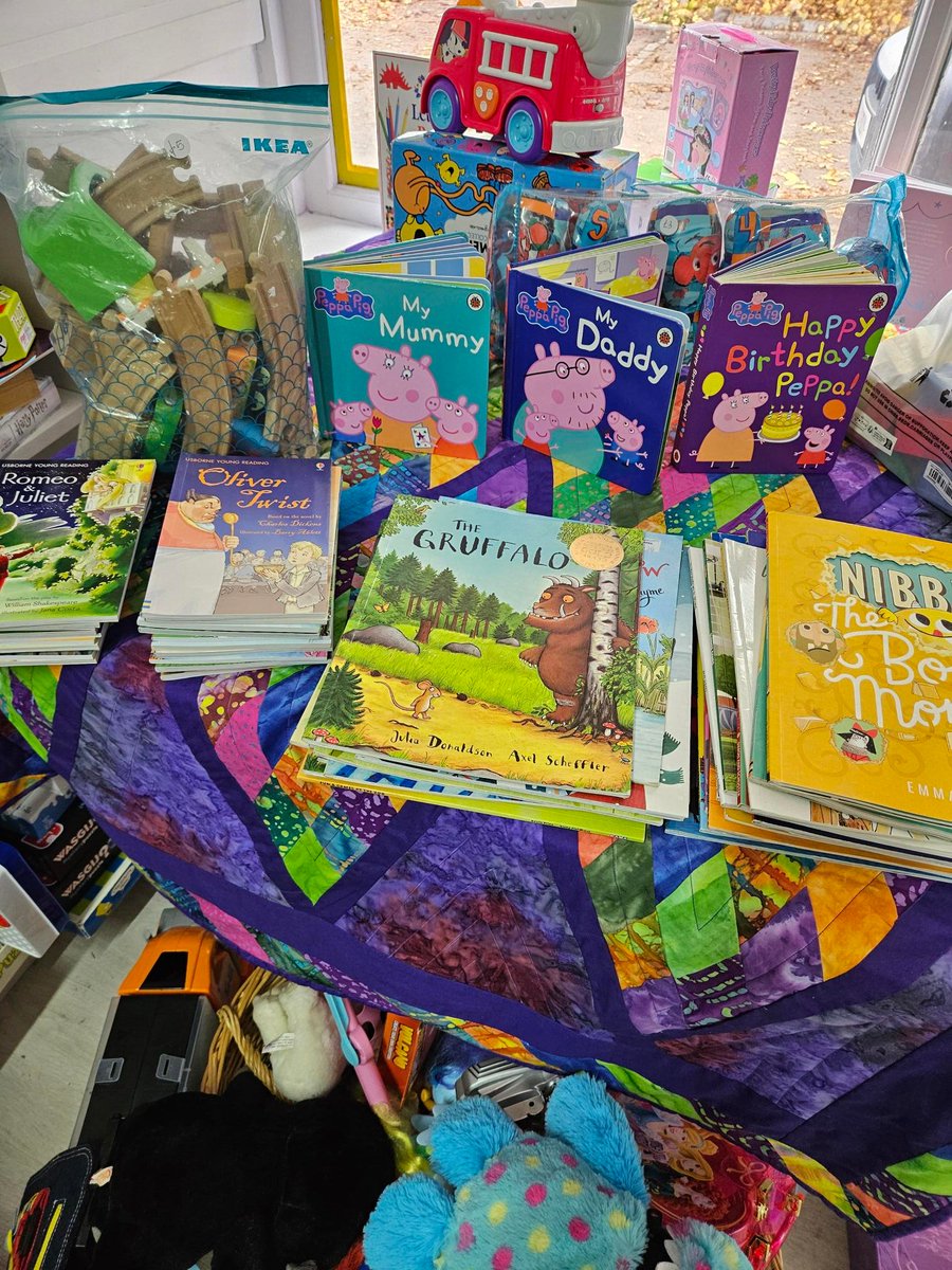 CCTchildren's tweet photo. @ChartwellCancer  Charity Shop in Tatsfield has received some lovely donations, perfect for the Christmas season! From children’s toys and books to games and unique gift ideas, there’s something for everyone. Pop by, discover amazing bargains and support a great cause! https://t.co/y1w87DTFW6