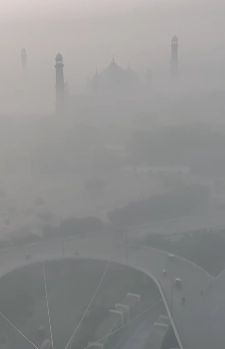 vanillasky458's tweet photo. This is not a European country 

This is our beloved Lahore 🇵🇰 https://t.co/J4VAroA6jW