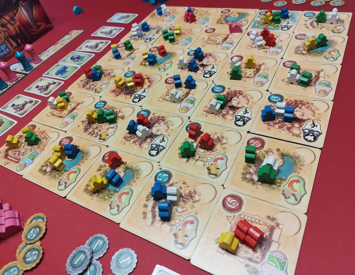 carmavi5's tweet photo. #FiveTribes 🧞 Procurando hacer las mejores jugadas 😅 con las 5 tribus 👤, intentando hacernos con el control del Sultanato de Naqala 🗺️.
Con unas reglas 📃 sencillas y uno de mis mecanismos ⚙️ favoritos el Mancala 🔴🟠🟡 que gran juego estruja cerebros 🧠🤯 @MalditoGamesES https://t.co/BDJxAj5jRR