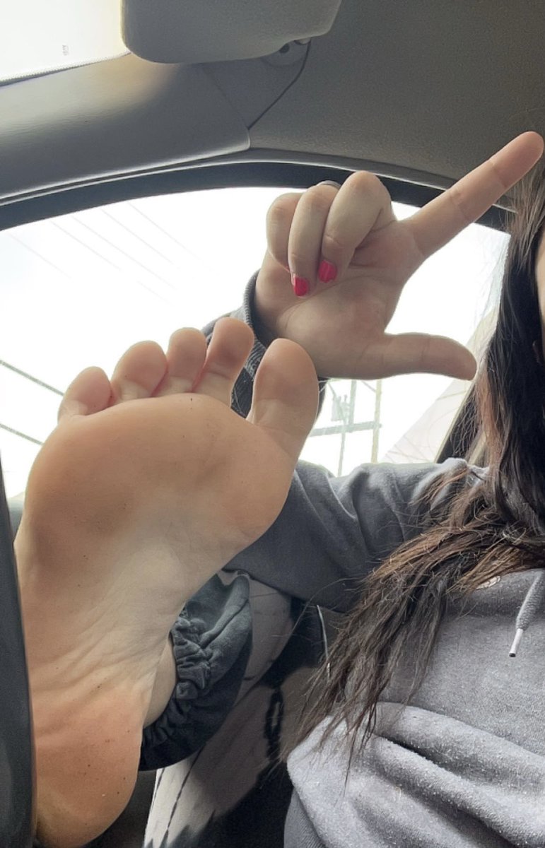 Elena7_7_7's tweet photo. Lick them clean loser boy https://t.co/bpBwfaeSB2