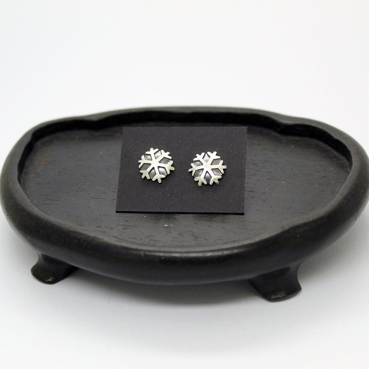 Plataica's tweet photo. ❄️❄️ Si no puedes ir a la nieve, que ésta venga a ti...
Copos de #nieve ❄️ pendientes de #plata925 ❄️❄️
https://t.co/rXzCtHyzbL
#copos #snow #silversnow #plata925 #joyeríaartesanal #hechoamano #envíogratis https://t.co/6XZKifIJR6