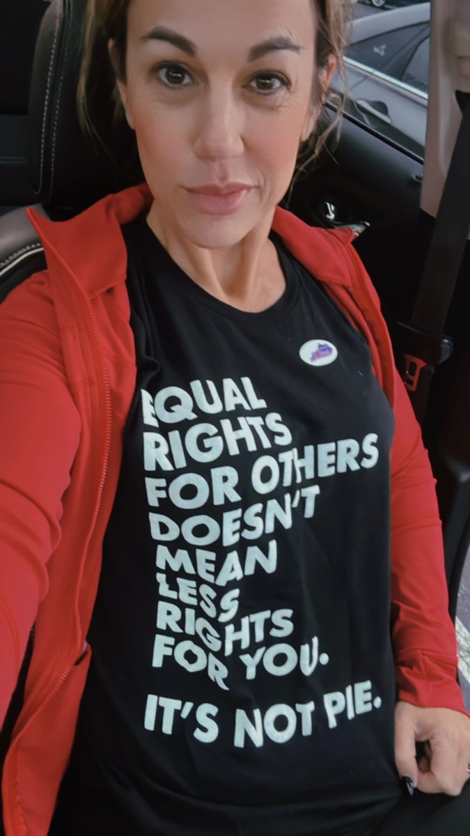 LONG weekend photo dump! 
-Mae’s vet appointment✅💉
-Christmas decorating (don’t hate on me!)✅🎄
-Family time with the Mack’s and snuggling baby Kyndall✅🍼
-Lots of Mae snuggling✅🐾
-Ryder driving with Jackson in the front (momma in the back)✅🚘
-VOTED (👀at the shirt)✅🇺🇸