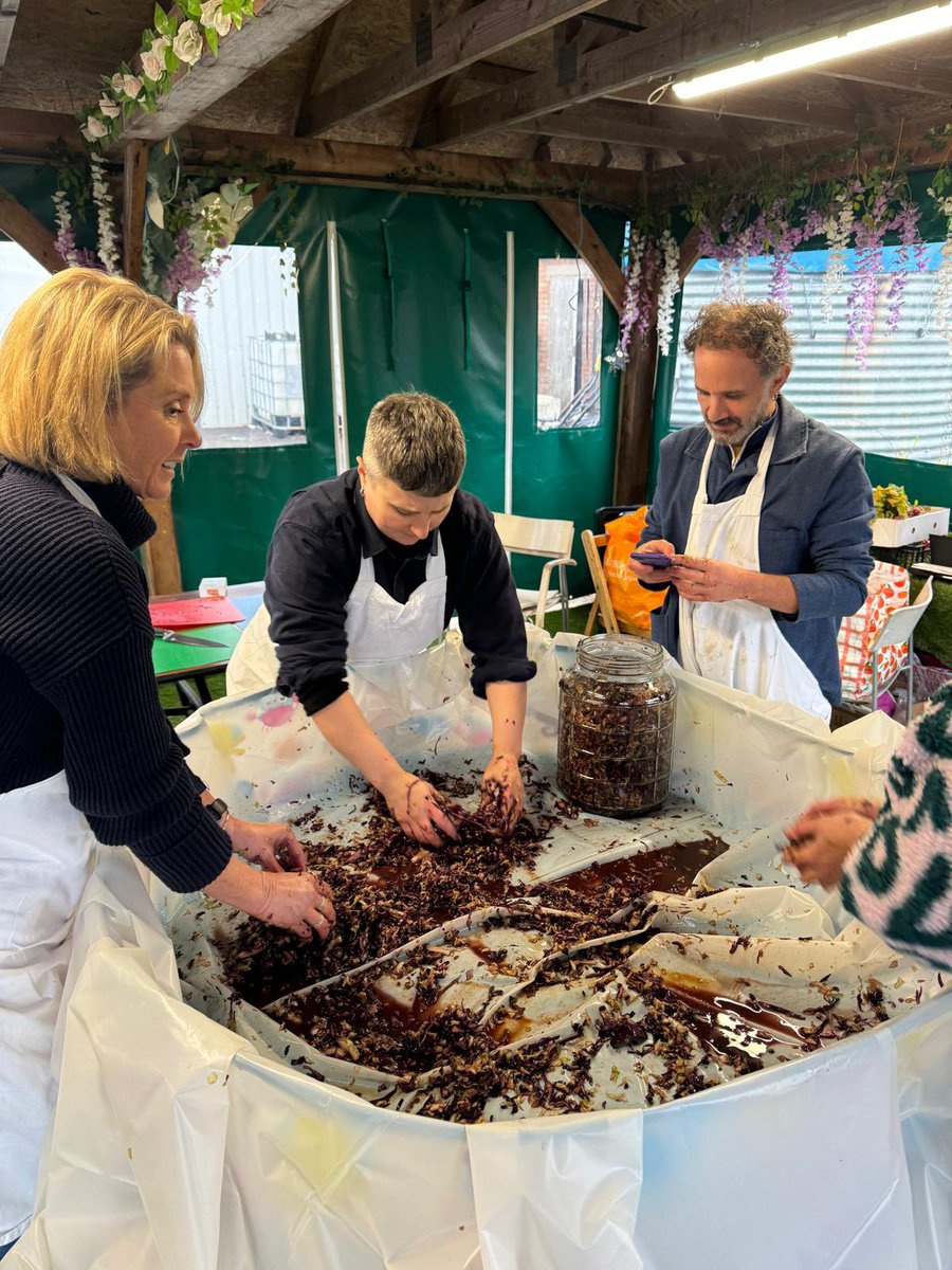 TheHeartofGlass's tweet photo. It’s been an inspiring week working with Anna and Leo (Unfinished Business) @EdiblesKnowsley We’ve made sauerkraut, cast spells, fermented radishes and learned about prebiotic food. Join us next week for more fun and fermentation @makeCIC https://t.co/f9BOvQJzCX https://t.co/ANtNs6MK3P