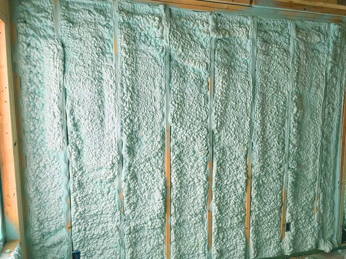 huntsman_build's tweet image. #Icynene #Xpress55 open cell spray foam insulation is an Appendix X compliant solution. When used in unvented attics &amp;amp; crawl spaces, no ignition barrier is required (spaces must be used for utility service only). huntsmanbuildingsolutions.com/en-US/products…
#HuntsmanBuildingSolutions #Huntsman