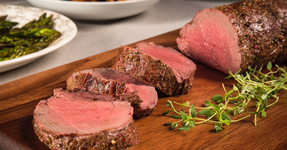 CusackMeats's tweet photo. https://t.co/rzjsDIYHbM
🔥 Savor the best with our Certified Angus Beef Chateaubriand 🔥
This peeled tenderloin is cut perfectly, trimmed and tender. Just ready to cook with any recipe. Whether you're grilling, roasting, or pan-searing, this cut delivers rich flavor 😍 https://t.co/VRR5sHeFNF