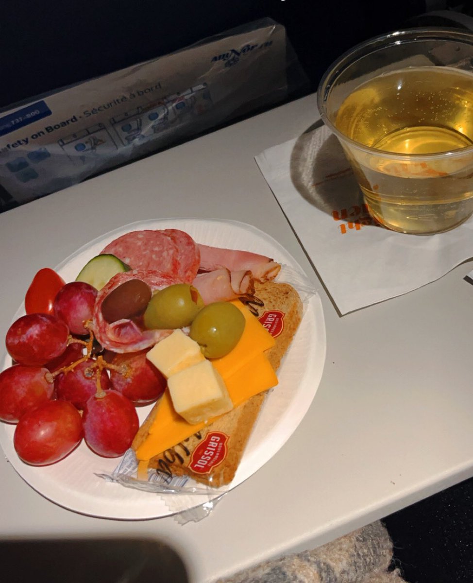 Vitamin Dee tweet media