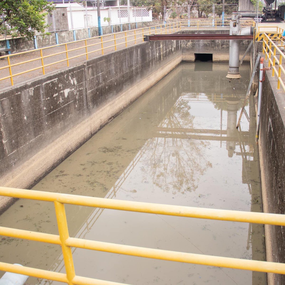 EpEmsaba's tweet photo. 📰 INICIA LIMPIEZA Y MANTENIMIENTO EN LAS ESTACIONES DE AGUAS LLUVIAS.

Como parte de la campaña preinvernal, se realiza el mantenimiento en las piscinas de regulación en las estaciones de bombeo,con el objetivo de disminuir los riesgos de inundaciones durante la etapa invernal. https://t.co/ZtV26FbU2Q