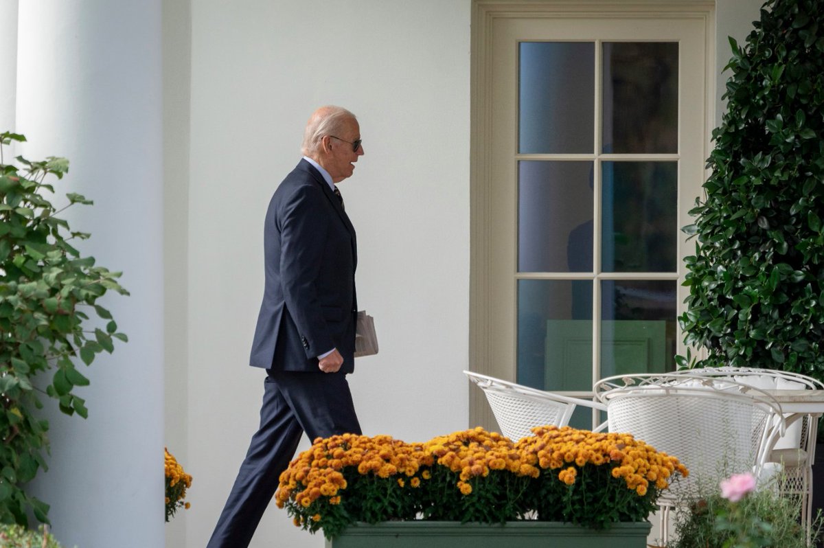 #EleccionesEEUU en vivo: Joe Biden mantiene perfil bajo en la Casa Blanca. Sin comparecencias públicas ni conferencia de prensa, el presidente tuvo su último acto de campaña el sábado en Scranton, Pensilvania.

Sigue la cobertura en español en <a href="/AP_Noticias/">AP Noticias</a>
apne.ws/YvniJuv