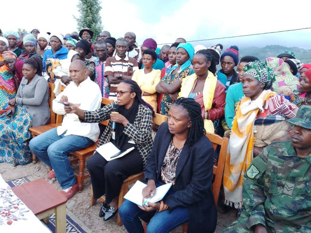 GakenkeDistrict's tweet photo. None ku wa 05 Ugushyingo 2024, Umuyobozi w’Akarere, Mme @muka_vestine, yifatanyije n’Abaturage b’Akagari ka #Ruhinga, Umurenge wa #Kivuruga, mu Nteko rusange y’abaturage. Yabashimiye uburyo bitabiriye amatora aheruka, anabaganiriza kwitabira Gahunda za Leta zitandukanye. https://t.co/9fzydV3UJZ