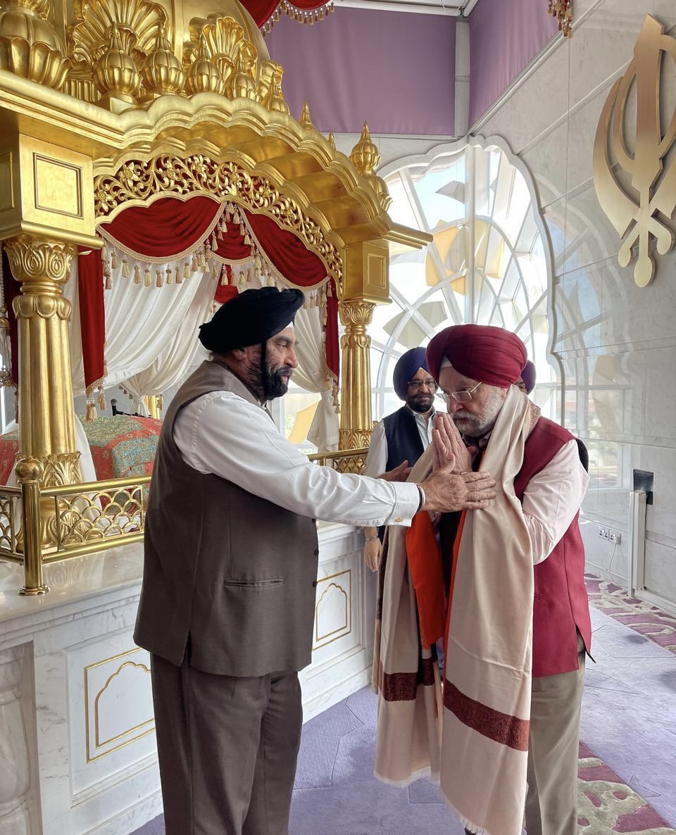 ਵਾਹਿਗੁਰੂ ਜੀ ਕਾ ਖ਼ਾਲਸਾ
ਵਾਹਿਗੁਰੂ ਜੀ ਕੀ ਫ਼ਤਹਿ
Paid obeisance at Gurudwara Guru Nanak Darbar with members of the Sikh Sangat in Dubai today.
Blending modern &amp; traditional building styles, the Gurudwara Sahib is a true manifestation of the teachings of Guru Sahibs. It envelopes all