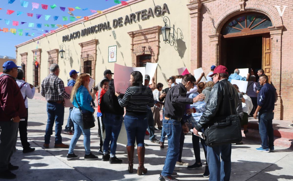 vanguardiamx's tweet photo. #ÚLTIMAHORA #Coahuila | 🚰 Protestas de usuarios del agua en #Artega 💧
📸: Francisco Muñiz. https://t.co/gVwRUDMFuo