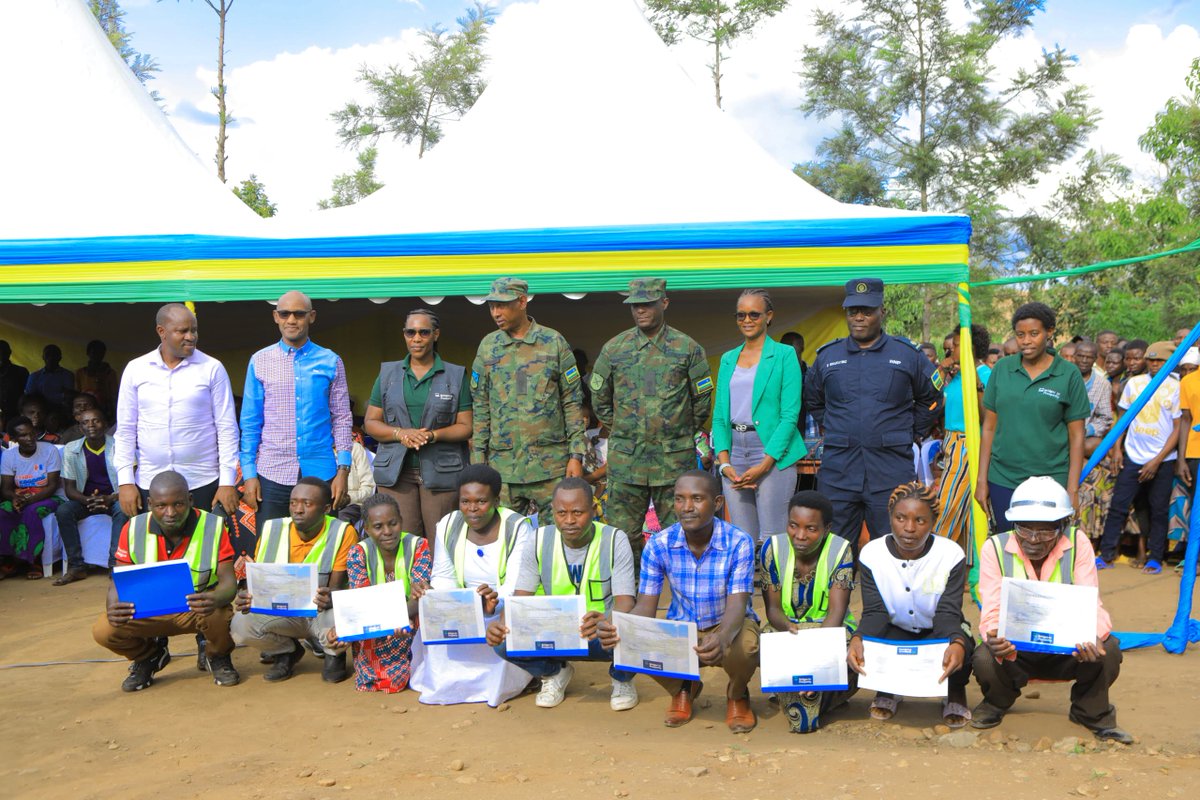 Uyu munsi umuyobozi w’Akarere ka Nyagatare afatanije n’inzego z’umutekano batashye ikiraro gihuza u murenge wa Rukomo na Tabagwe cyubatswe murwego rwo kunoza imigenderanire hagati yiyi mirenge yombi.