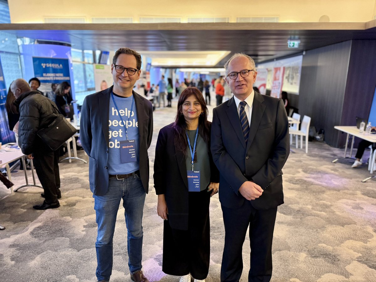 Paolo_Artini's tweet photo. Ce mardi, le HCR France a co-organisé un salon de l’emploi pour les réfugiés avec @Indeed et @TentOrg. Cette journée a permis à plus de 1 500 candidats d’avoir accès à des offres d’emplois de 34 entreprises. Merci à tous les acteurs mobilisés dans cette initiative prometteuse. https://t.co/pwyTsLrg8r