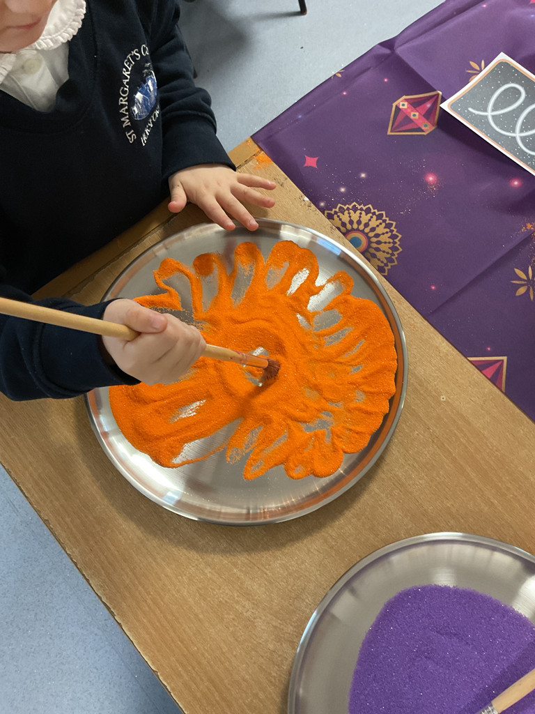 EYFSStMargaret1's tweet photo. This week in EYFS we are celebrating Diwali 🪔 Today, we practised our fine motor skills by drawing firework patterns in the coloured sand using paintbrushes 🖌️ #eyfs #Diwali #eyfsprovision #finemotor #finemotoractivities #enhancedprovision https://t.co/S5z9U5wt9c