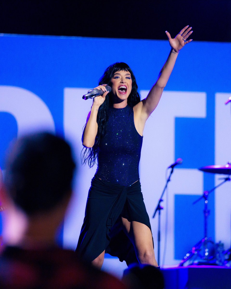 KATY PERRY tweet media