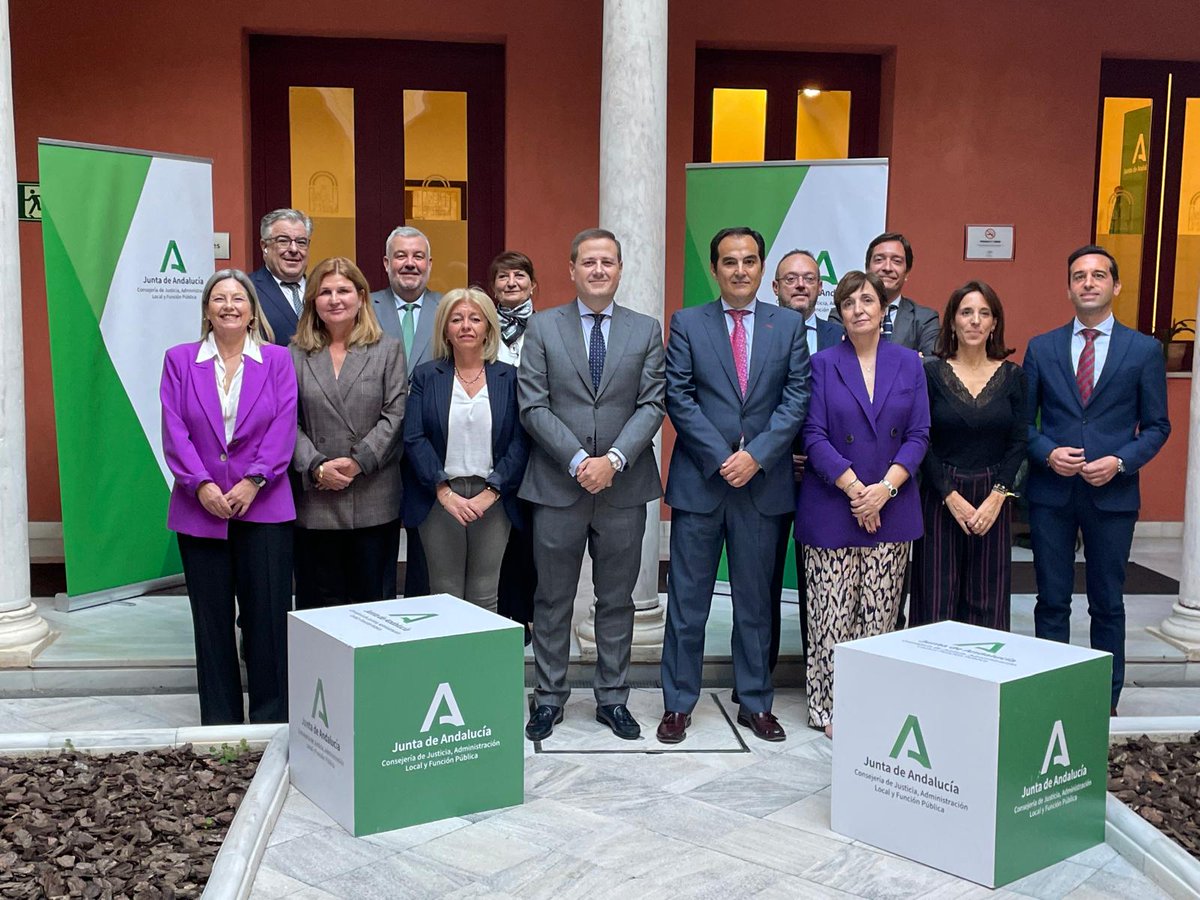 La <a href="/AndaluciaJunta/">Junta de Andalucía</a> garantiza a las víctimas de violencia de género la asistencia gratuita de un procurador durante todo el proceso judicial gracias a la colaboración con el Consejo Andaluz de Colegios de #Procuradores.