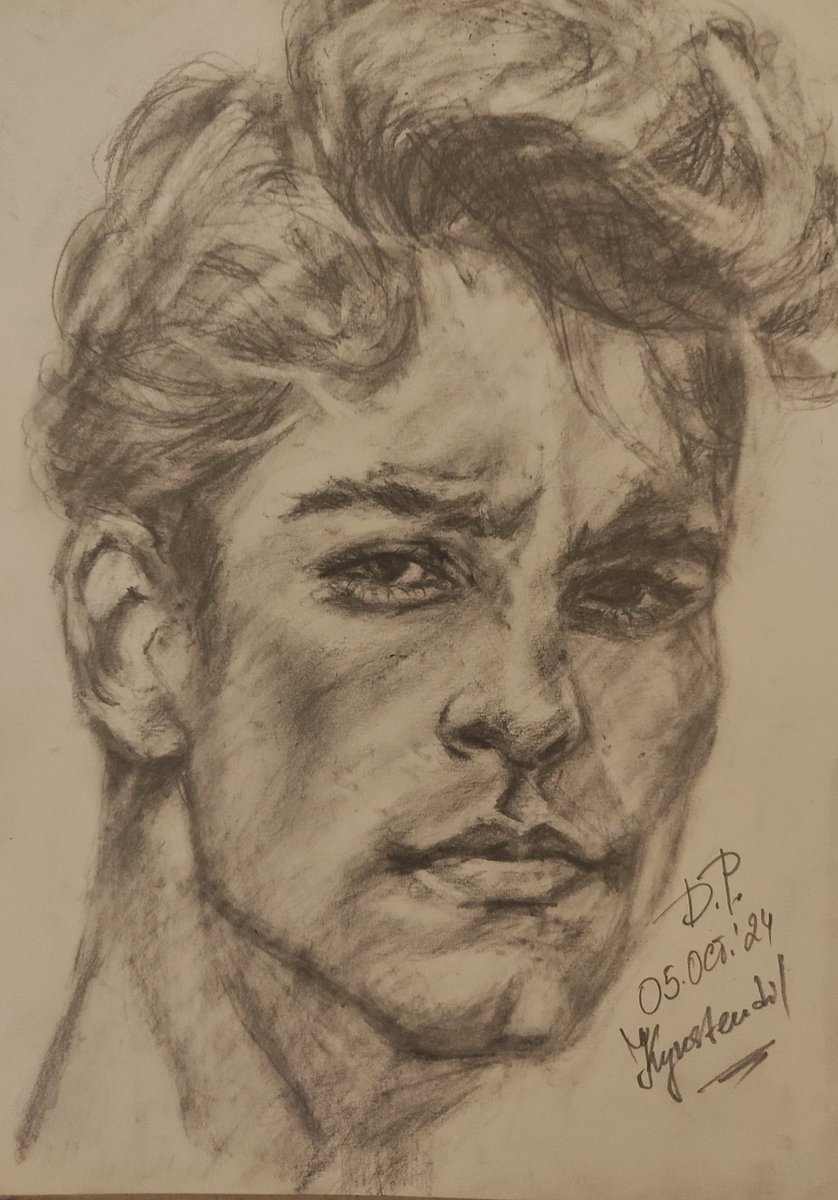 DessyPanayotova's tweet photo. Just a sketch practice of the day 😊 The reference is from Pinterest and I think is AI generated, but I liked the shadows for practice and the guy looks quite attractive lol 
So here it is my version of this. 
#myart #pencilsketch #shadowstudy #drawingexercise https://t.co/td61fdE1L4