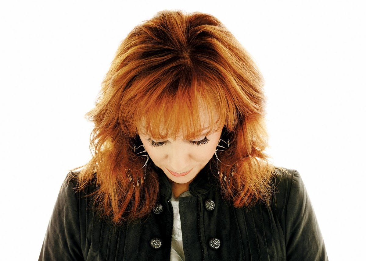 reba's tweet image. Long or short, either way I love being a redhead! #NationalRedheadDay
