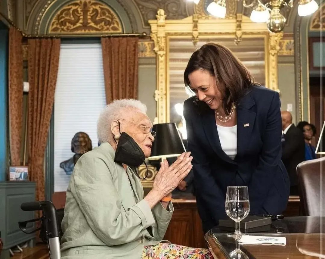 indepthwithDeon's tweet photo. At 110 years old, the oldest living Tulsa Race Massacre survivor votes for Kamala Harris.

“I think it’s very important that we all should vote. Votes are counted. So, I’d like for mine to be one,” Mother Fletcher told @TheBWSTimes 
https://t.co/X4zkcg3idV https://t.co/gnEXcxxis1