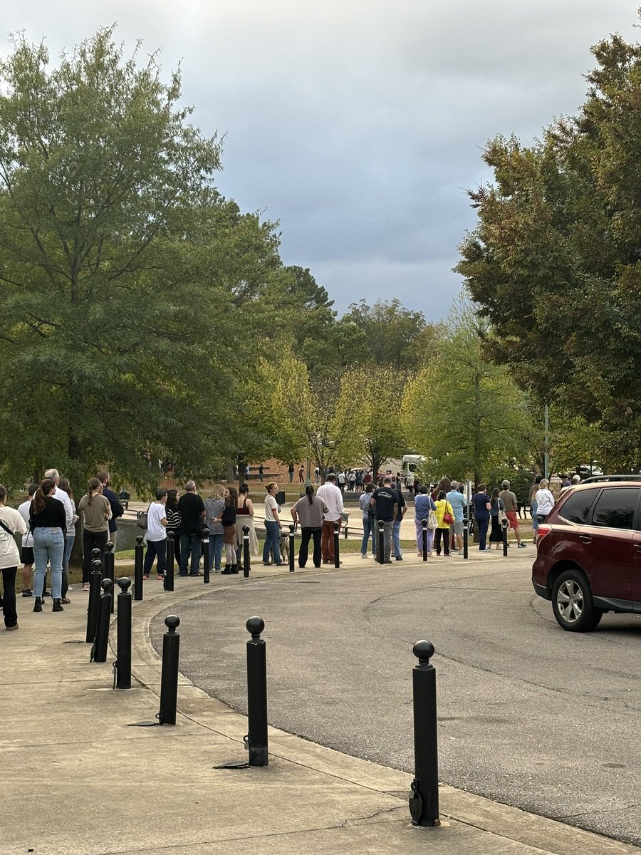 dennispillion's tweet image. Line wrapped around Avondale Park to the baseball fields to vote at Avondale Library in Birmingham. Looks like I’ll be here a while.