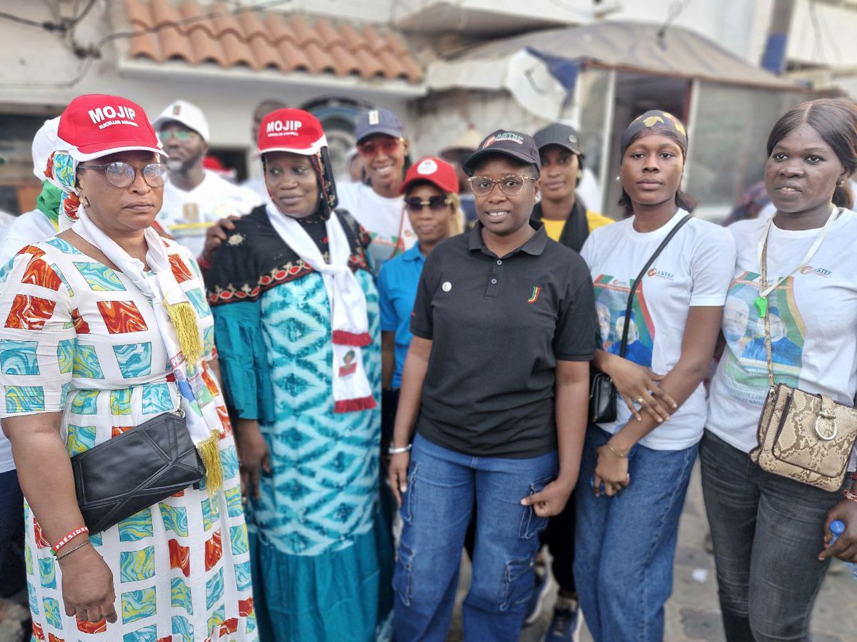 Pastef_PA's tweet photo. Les militants et alliés du PASTEF aux Parcelles Assainies en compagnie de leur Candidate investie deuxième sur la liste départementale (Dakar), ont lancé une campagne de proximité empreinte de paix et de joie pour mobiliser largement en vue des législatives 2024. https://t.co/QDSfRIcsmx