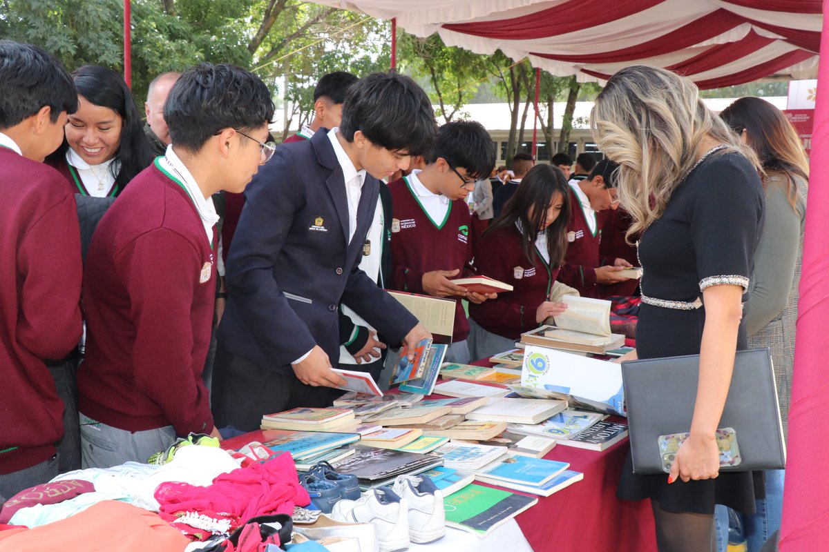 Conalep_Edomex's tweet photo. El #TruequeVerde es solo el inicio. 💪🌍 Al reutilizar estamos cuidando el planeta. ¡Gracias a nuestra increíble comunidad de estudiantes, docentes y familias por sumarse con tanto entusiasmo! 💚🍃

#25AñosApasionadamente
#ApasionadamenteCONALEP
#ElPoderDeServir https://t.co/mAtURThmCL