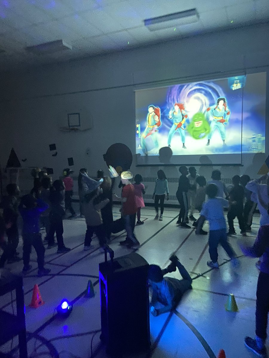 MsSTeacher1's tweet image. Last week was a busy one with Halloween, Swim to Survive and a trip to the movies to see The Wild Robot! @StElizabethOCSB