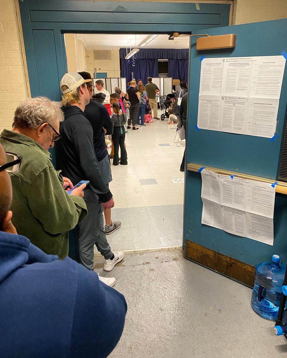 Heads up Baker School voters. The polling place ran out of ballots. Ran. Out. More are on their way and everyone is waiting very patiently in a gigantic line. Never seen anything like it! #Roslindale #Vote <a href="/universalhub/">Adam Gaffin</a>