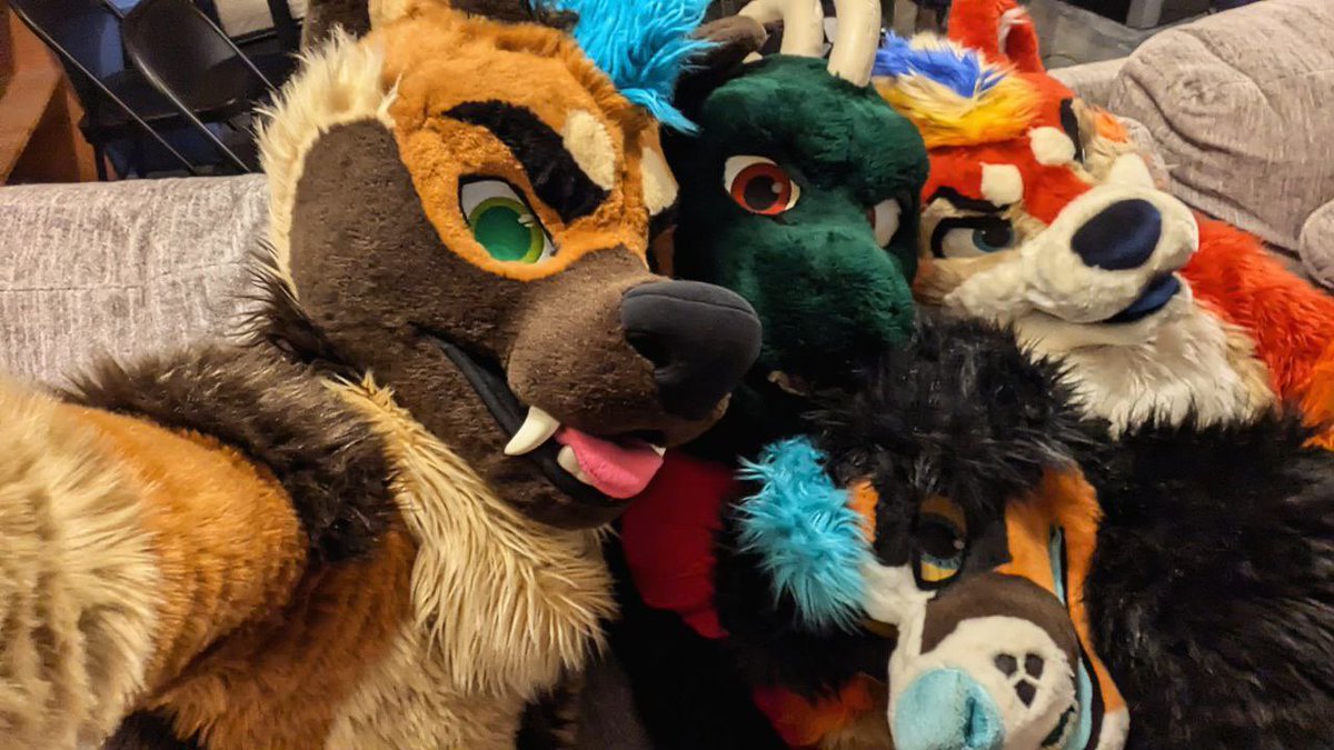 Had a great night! Fursuit snugs and a movie really hit the spot :3