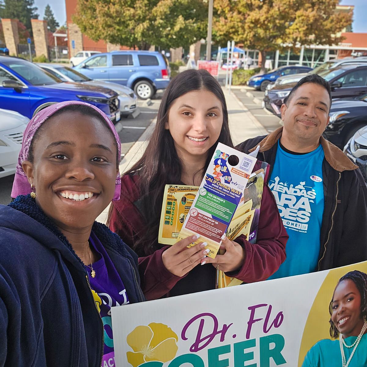 Flo4Sacramento's tweet image. #TeamFlo tabling at Robbie Waters Library! Please vote #YesOnE to keep our libraries supported. It is not a new tax! 📚💜 Today is #ElectionDay you can #Vote anytime before 8 pm! 

#FloForMayor #Sacramento #MoreIsPossible