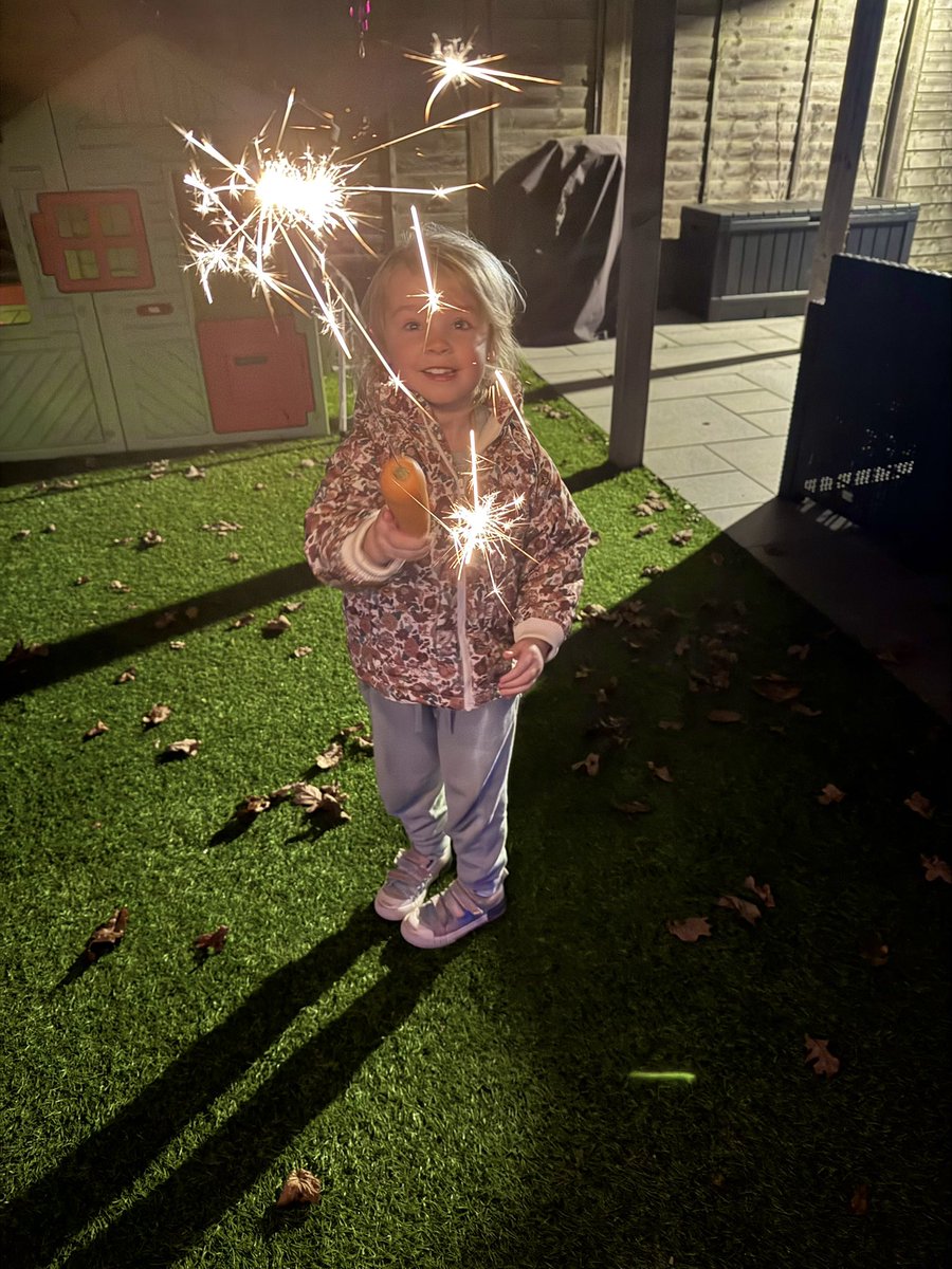 MPelleymounter's tweet photo. Sparklers on carrots (a great safety idea for young ones) https://t.co/5L1VyV1sI7