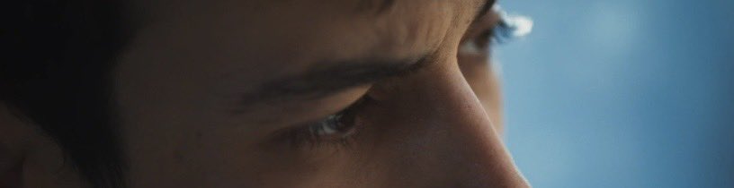 لامن تبسّم لي لمحت رموشه السود 
ضاع الحكي مني وتعلثم لساني🙂‍↔️💘