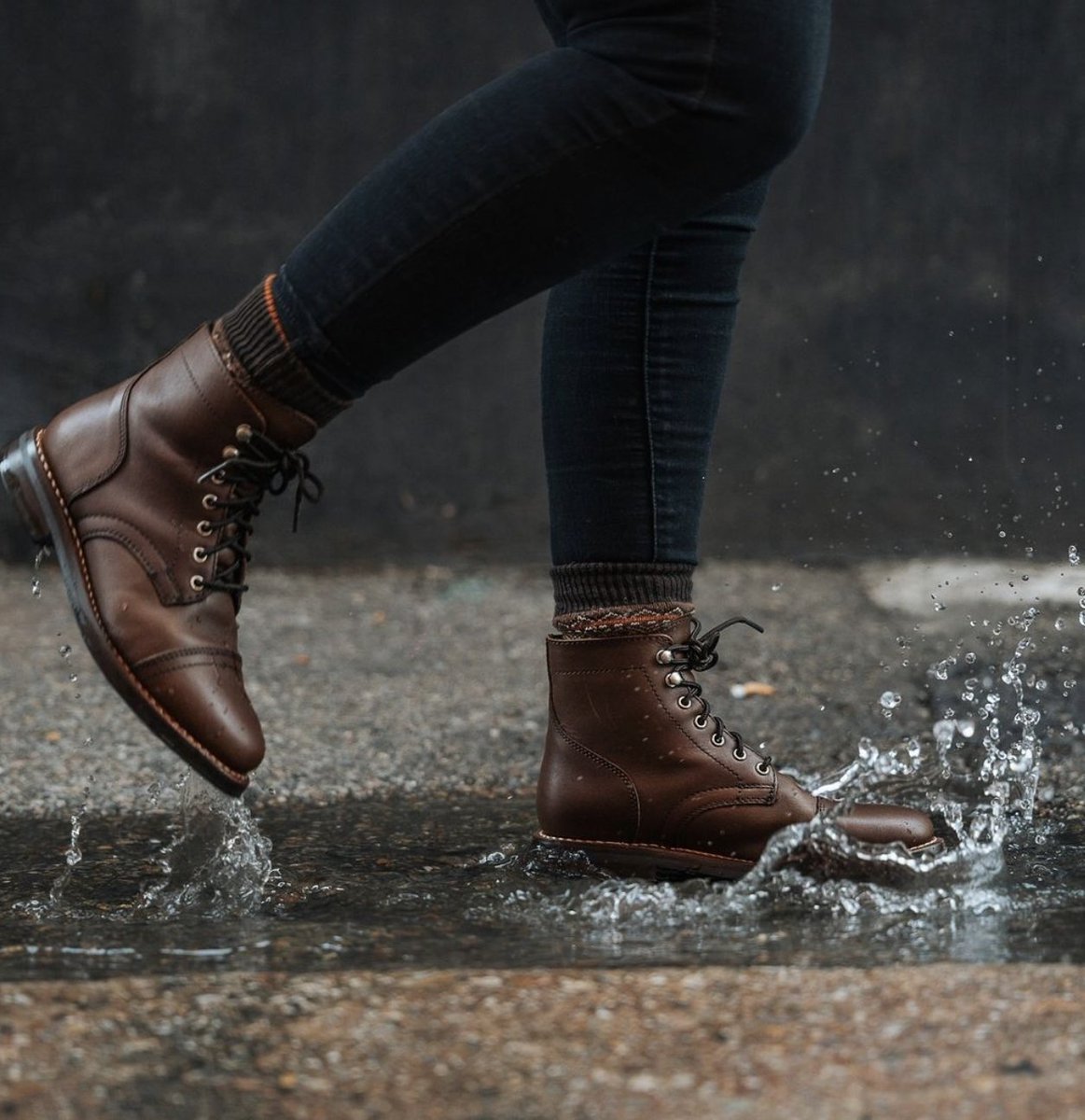 ThursdayBootCo's tweet image. Splashing into the Weekend 🙌💪
📸: @mariah__dawn_
#WomensBoots #FitforFall #FallBoots #ThursdayBoots