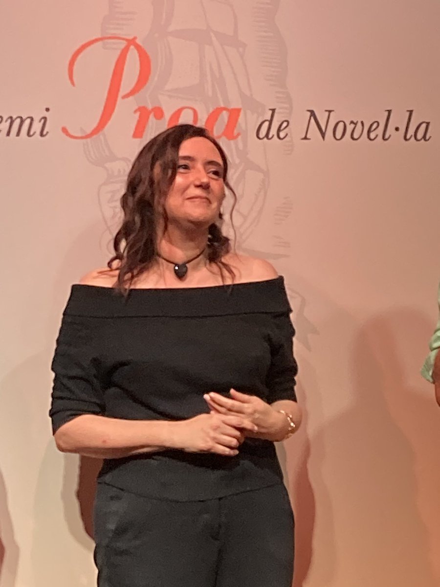 MVilallonga's tweet photo. Premi Proa de novel·la 2024 per a “Mercè i Joan”, escrita per @evacomasarnal. Enhorabona! 
Els primers anys de la història d’amor de @RodoredaMerce i @ArmandObiols des de 1939 a 1948 ficcionats per una gran coneixedora de l’obra rodorediana. Un encert @Ed_proa! https://t.co/oRONTlo0WO