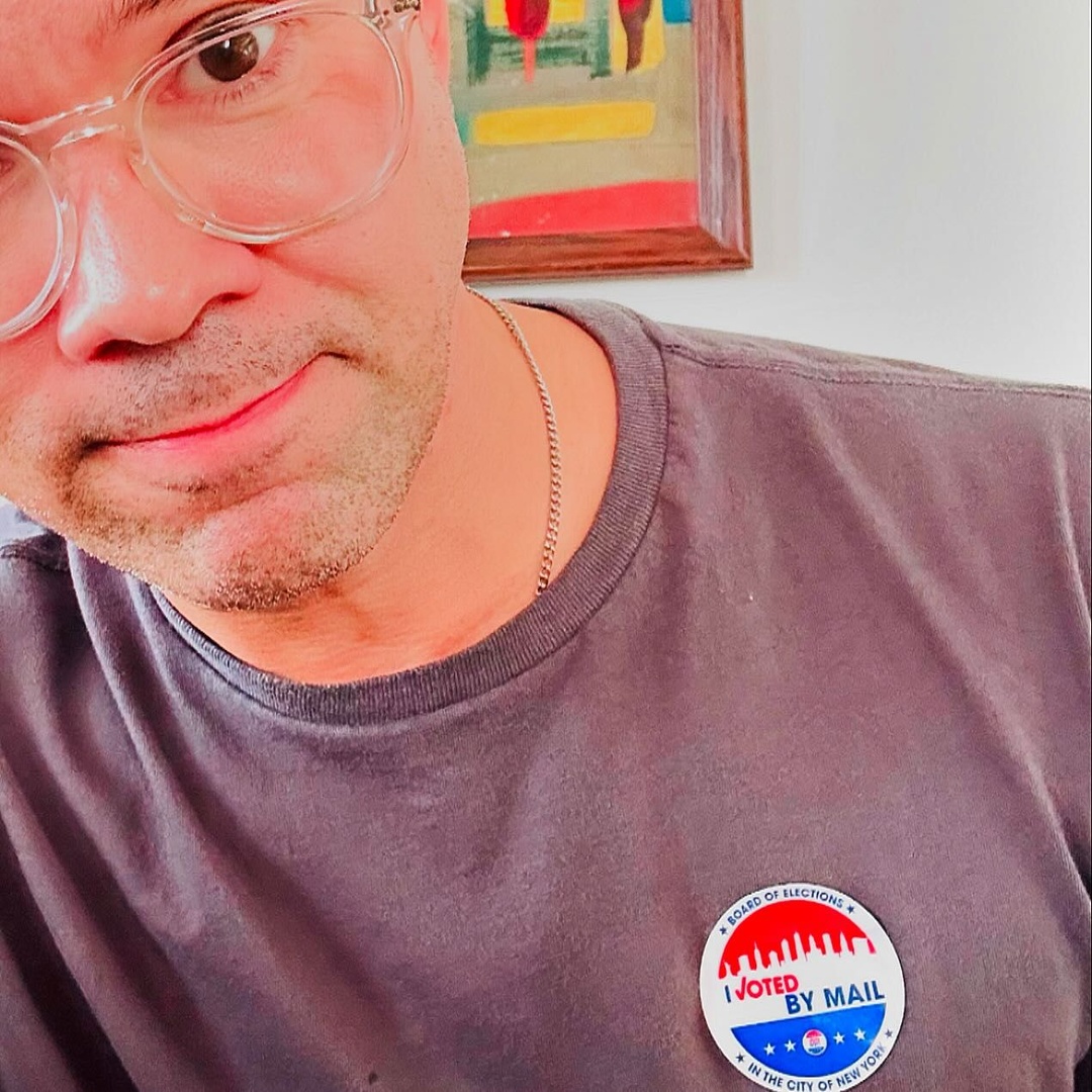 HamiltonMusical's tweet photo. Spotted at the polls! The #HamFam is getting out the vote. https://t.co/zxcNiwQ7Kl