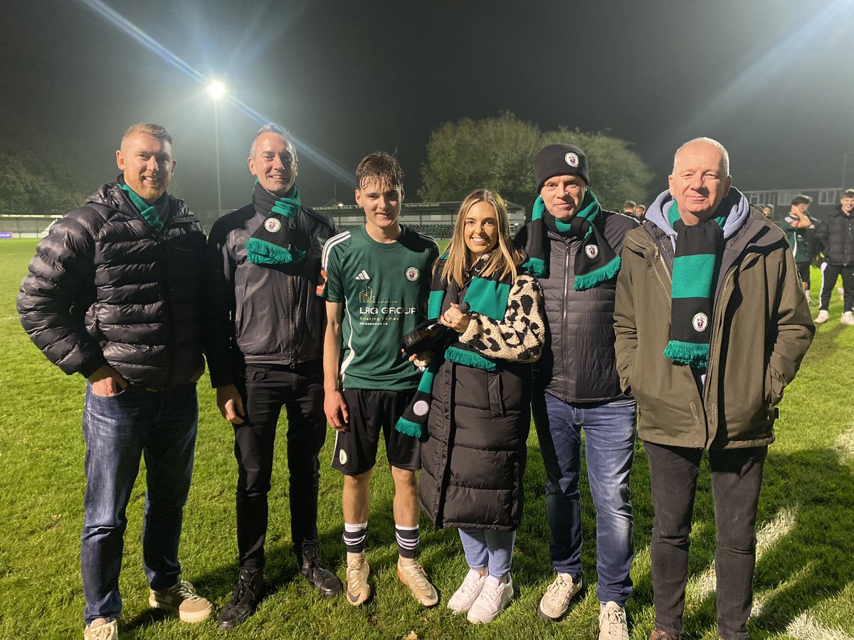 Official_BHTFC's tweet photo. Big thank you to Firemelon who sponsored this evenings 5-0 victory over Lancing. They awarded man of the match to Joe Overy and are pictured presenting Joe with a bottle of Prosecco. 

💚🖤 #COYH https://t.co/KfrwSoFBGg