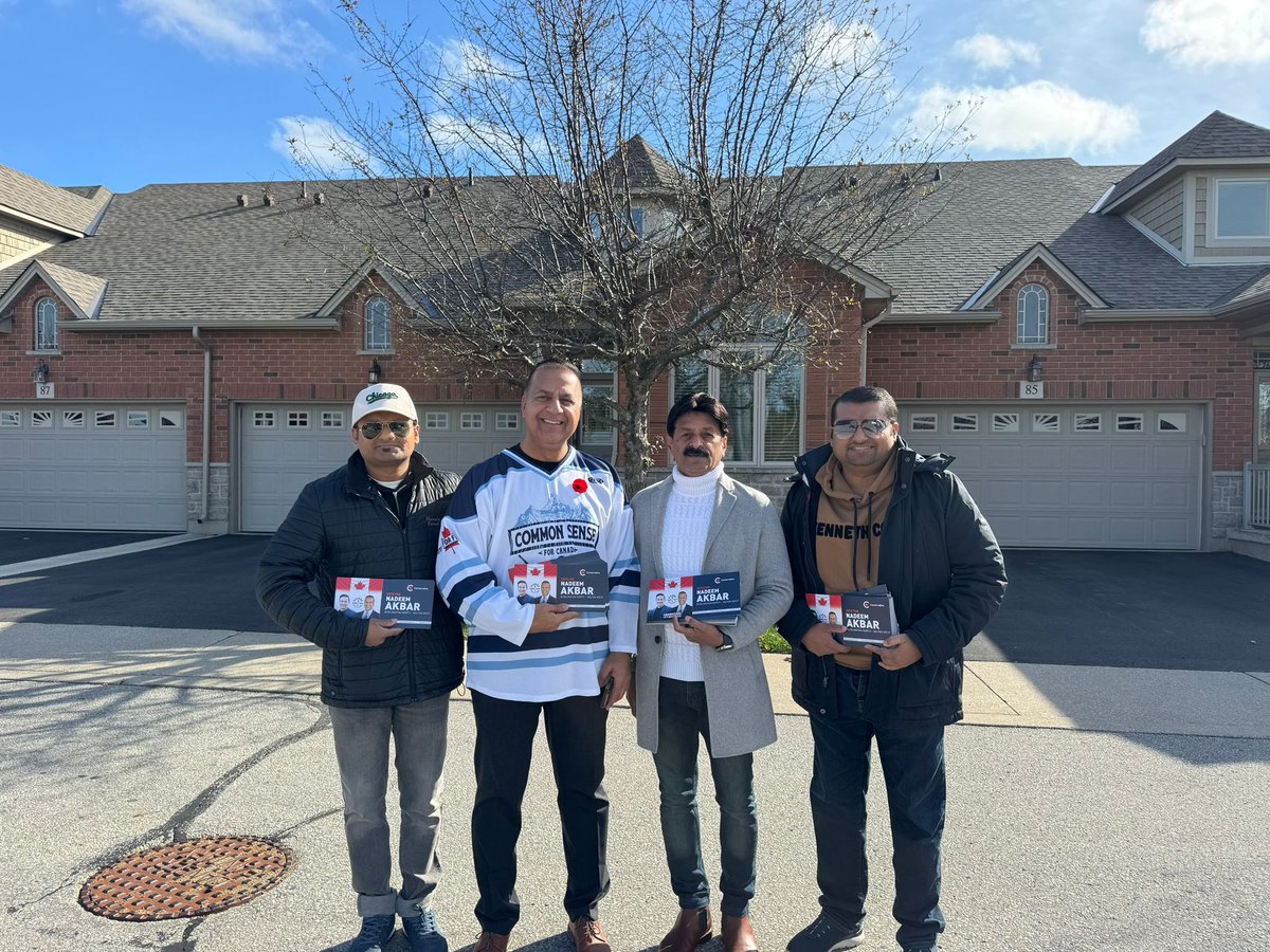 NadeemAkbar2026's tweet image. Another fantastic weekend of canvassing in Burlington North-Milton West with friends by my side! Connecting with residents and hearing your thoughts keeps us motivated and focused on what matters most.

#TrudeauHasToGo #ConservativeSolutions #CarbonTax #Milton #Burlington