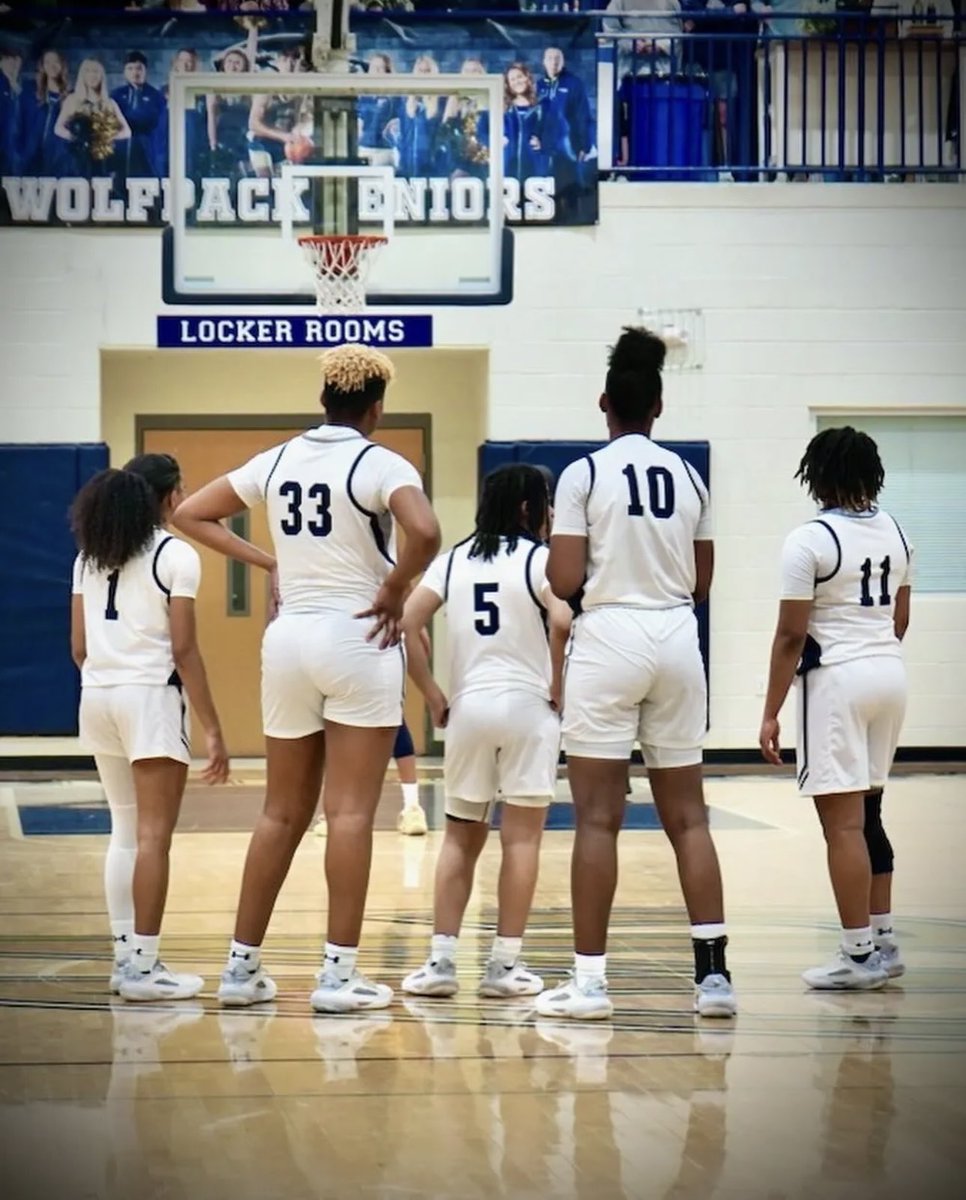 I miss you fam💍💍  St. Francis 💪💪💪🏀🏀🏀🏀🏀🏀🏀 
@raisingqueen_ 
@sfknightsgball  
#girlpower  
#letsgetit  
#ballislife   
#basketballneverstops