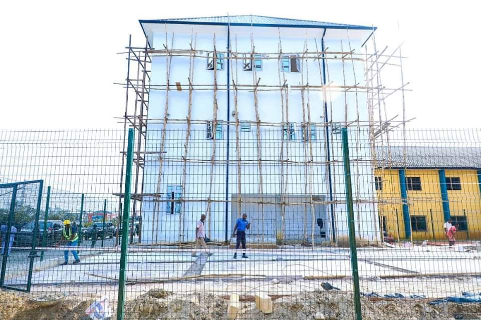 Earlier today, His Excellency, <a href="/SimFubaraKSC/">Siminalayi Fubara</a> inspected the 9.7km Ogbakiri-Egbelu road project being executed by Julius Berger. 
The road, which is planned with a connecting bridge, is expected to be completed in 8 months. 30% percent of the funds have so far been released.

Also