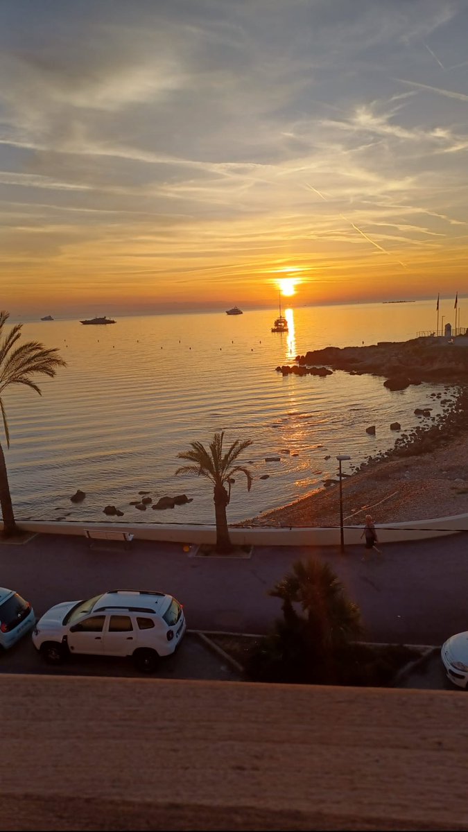 AkFarida's tweet photo. #sunset https://t.co/4rhk4L33oL