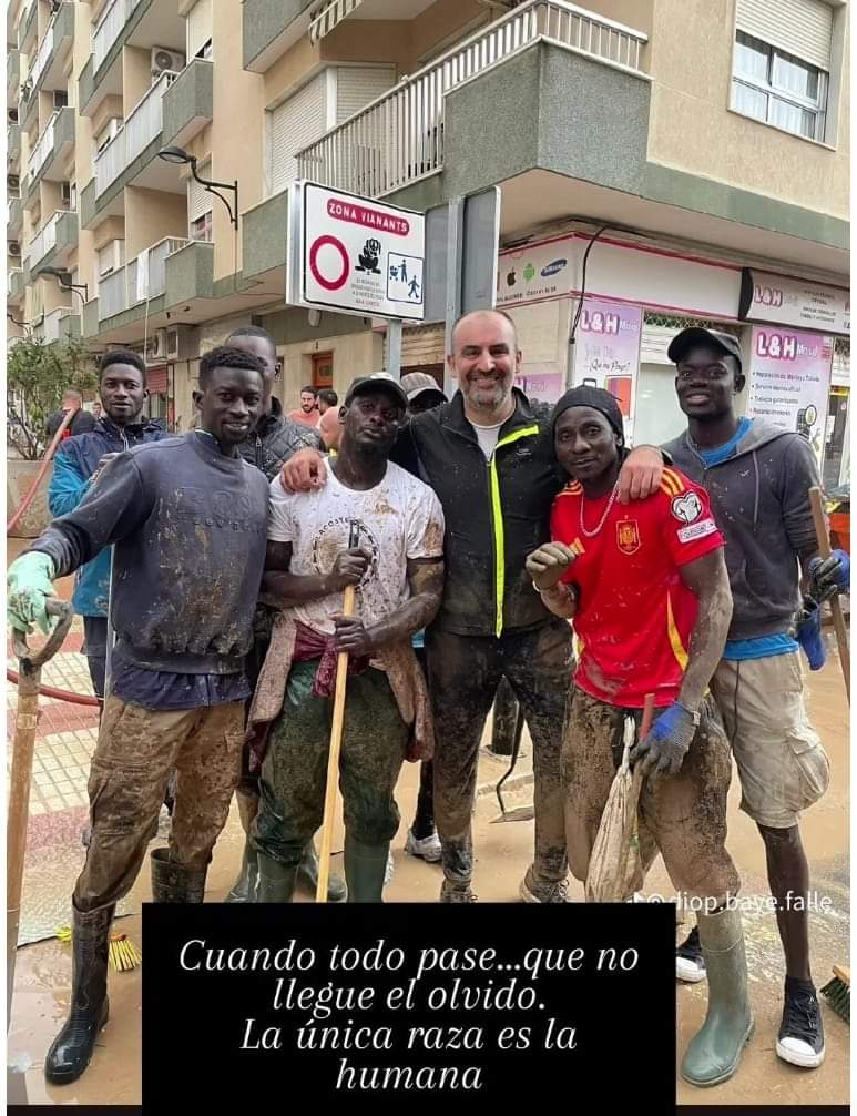 La única Raza es la humana...
A ver si se enteran esos Nazis de mierda...