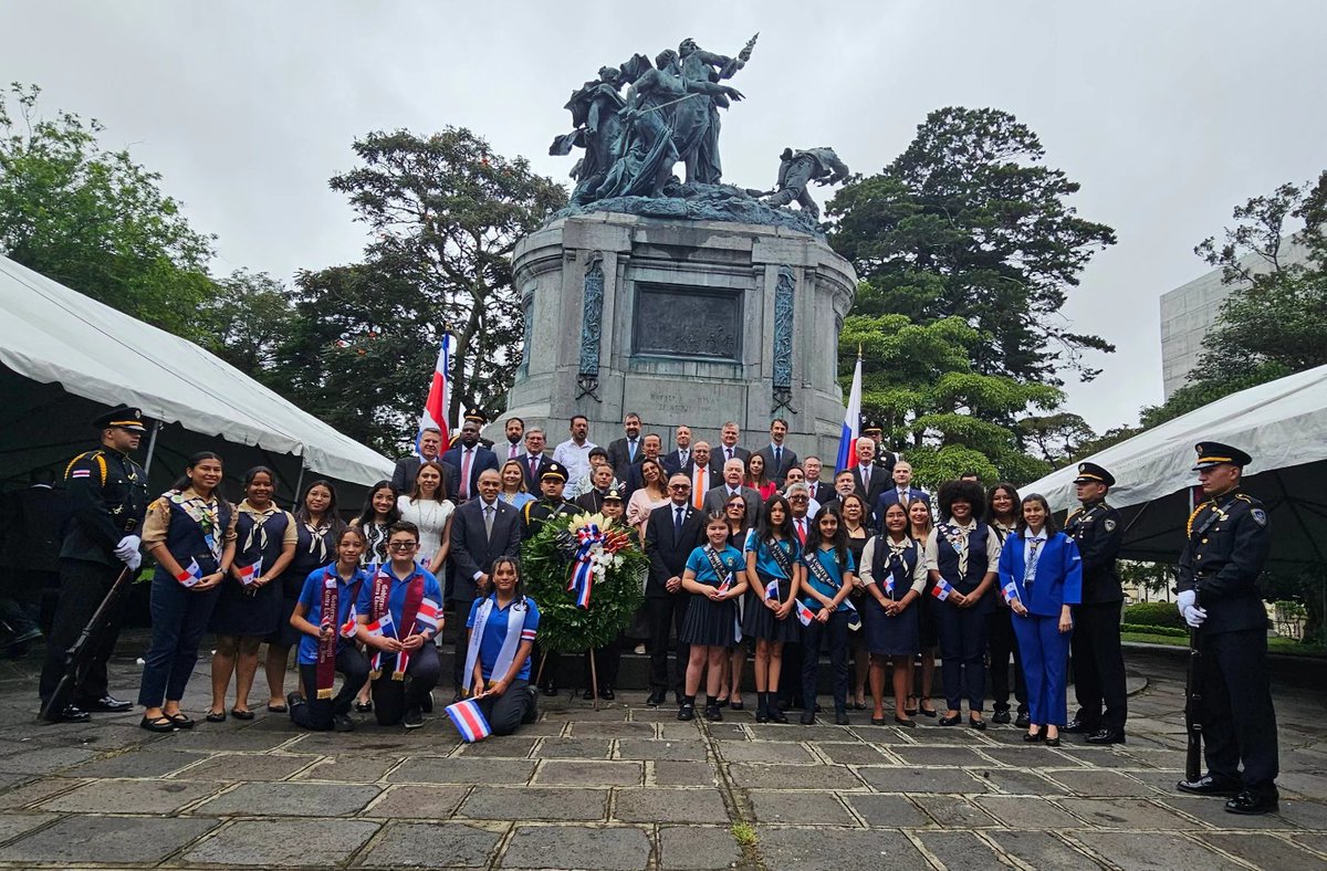 El día 4 de noviembre tuvo lugar la colocación de la Ofrenda Floral ante el Monumento Nacional de Costa Rica, en ocasión de los 121 años de la separación de Panamá de Colombia.