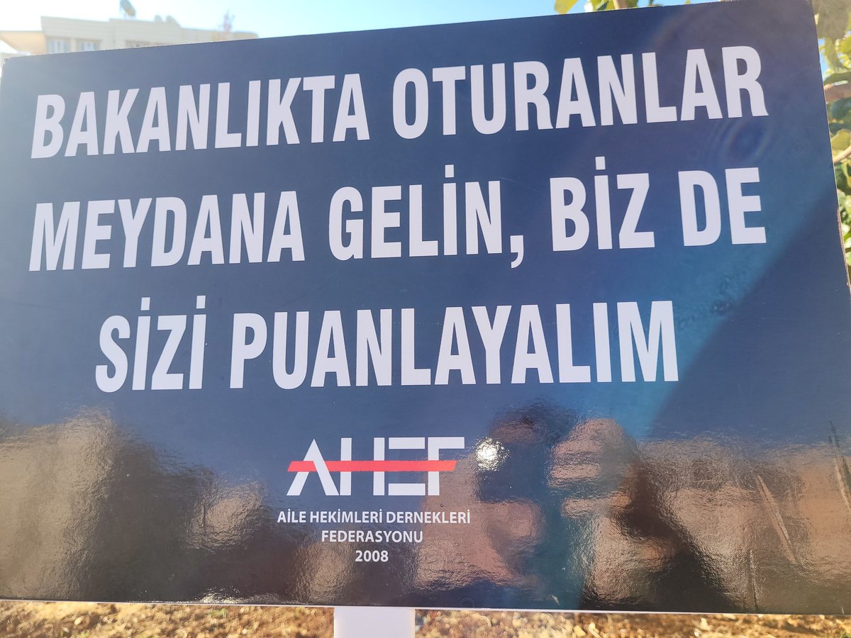Aile Hekimliği çalışanlarının özlük hakları için,
Olmayan yıllık izin haklarımız için,
Mesleki Onurumuzu korumak için,
Eğer bir meslek puanlanacak ise hekimliğin değil idarecilerin puanlanması gerektiği için,
Bugün, yarın ve perşembe günü #asmlerkapalı <a href="/AHEF2008/">AHEF</a> <a href="/saglikbakanligi/">T.C. Sağlık Bakanlığı</a>