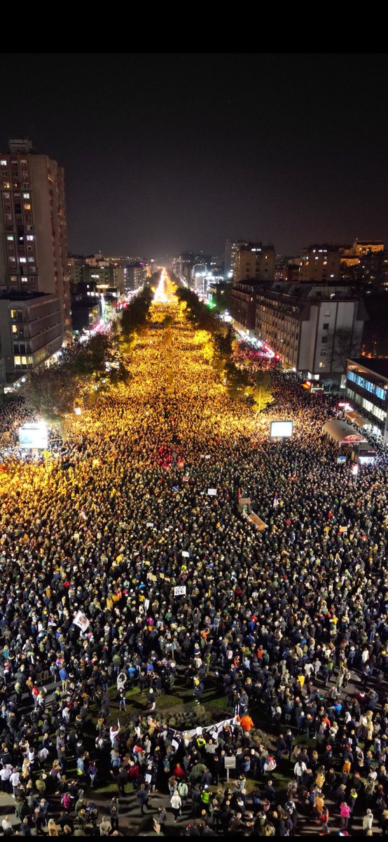 Sila Boga ne moli…..ovo je ljudi nevjerovatno. 
Fotografija koja obilazi svijet, dolazi iz Novog Sada.