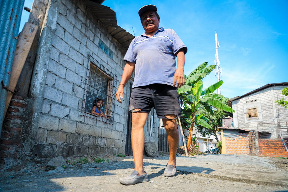 Atendimos la solicitud de los moradores del callejón de la calle Montecristi, que conecta las calles Escobedo y Francisco de Marco.

Hemos realizado el relleno y lastrado, mejorando la viabilidad y seguridad.

#EsteMilagroLoHacemosTodos  🤝