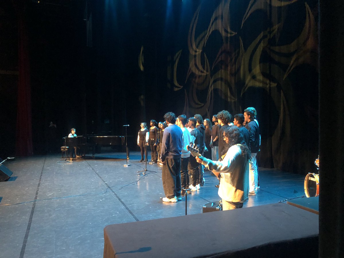 LGT Mozart - compte officiel (@lgtmozart) on Twitter photo #Remise des diplômes du #Bac2024 des élèves du <a href="/LgtMozart/">LGT Mozart - compte officiel</a> au <a href="/tblancmesnil/">theatre du blanc-mesnil</a>.
On commence par une prestation des élèves de la spécialité #musique #Remise des diplômes du #Bac2024 des élèves du <a href="/LgtMozart/">LGT Mozart - compte officiel</a> au <a href="/tblancmesnil/">theatre du blanc-mesnil</a>.
On commence par une prestation des élèves de la spécialité #musique