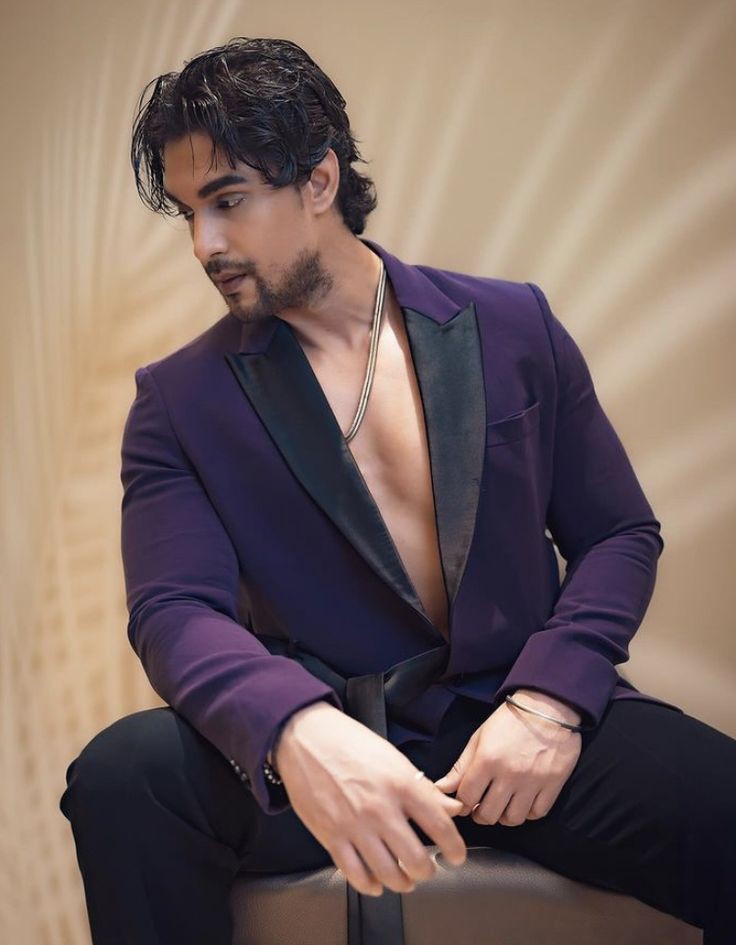 d_stellarqueen's tweet photo. — happiest birthday to the hooman who made me understand life in the best possible way 🦢💜✨
you are so special anki and you'll always be, I'll root for you all ways, always no matter what. love &amp; only love for you because you only crave for it. 

#AnkitGupta #PriyAnkit <3 https://t.co/MqVwOdDr1q
