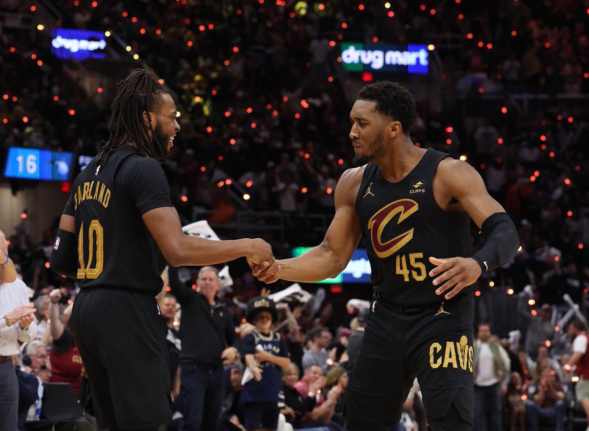 TheDunkCentral's tweet photo. Lou Will says Darius Garland and Donovan Mitchell are the best duo in the NBA 👀

(Via @RunItBackFDTV ) https://t.co/vy2KVgGNTQ