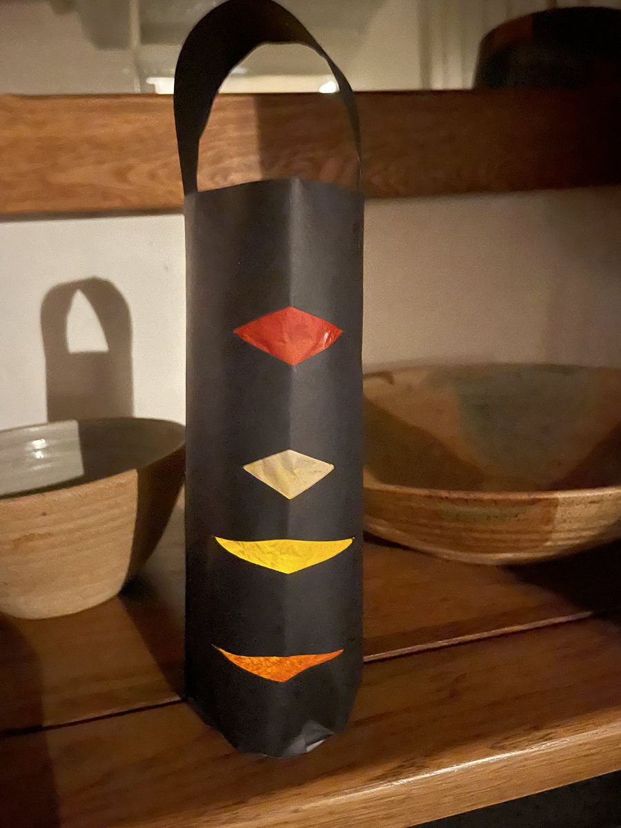 makeplaycreate's tweet image. This week children …..
Decorated their Curious Creators sketchbooks.
Designed colourful rocket fireworks.
Made  lanterns inspired by Guy Fawkes.

Ba- Boom! firework and bonfire inspired after school creative programme at Shipston Primary.
@ShipstonHead @stourfederation